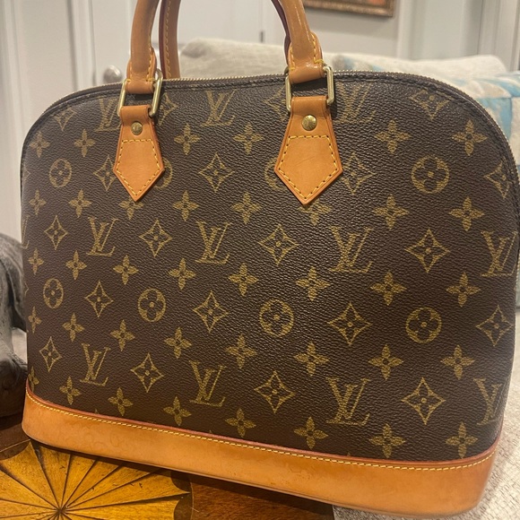 Louis Vuitton Retail $1,530 Monogram Alma PM - Picture 12 of 17
